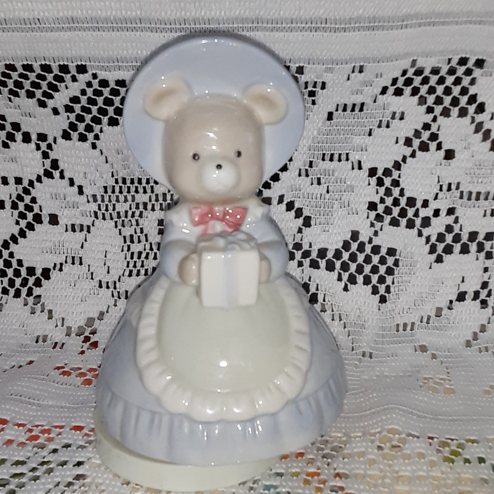 5" Porcelain Momma bear🐻with 🎁music box